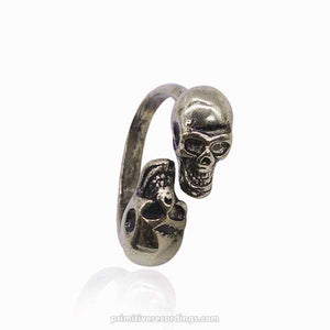 Skulls Facing Ring